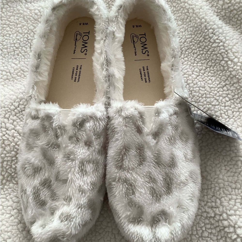 Toms Alpargata white snow leopard fleece, NWT, 8.5